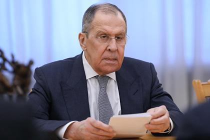 Лавров заявил о переброске военной техники НАТО к российским границам