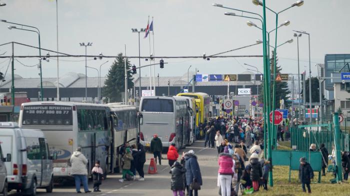 Сначала вывезем женщин и детей - посол Калетаев о ситуации в Украине
                28 февраля 2022, 14:13