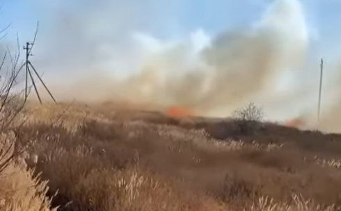 В Караганде из-за степного пожара загорелся частный дом