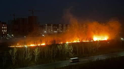 В Караганде на одной из улиц Юго-Востока вспыхнул пожар