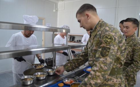 В одной из карагандинских воинских частей открыли столовую модульного типа