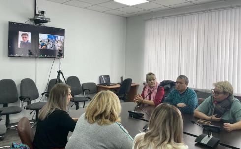 Владельцы магазинов у дома побывали на встрече с властями в Палате предпринимателей