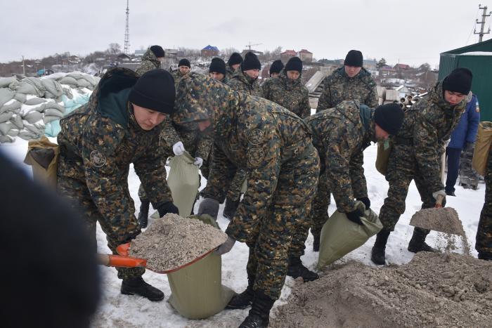 В Петропавловске учатся спасаться от паводка