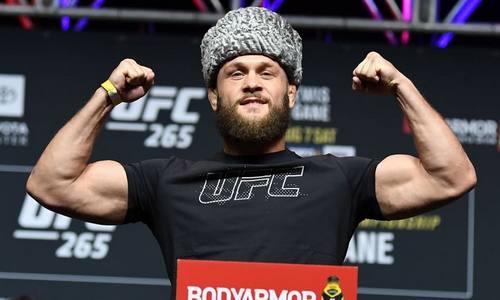 «Пара друзей сидят в тюрьме». Уроженец Казахстана из UFC рассказал о неудавшейся карьере в МВД