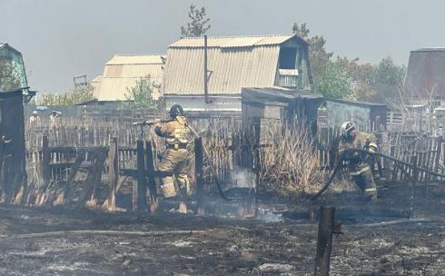 В Караганде произошел пожар в дачном обществе